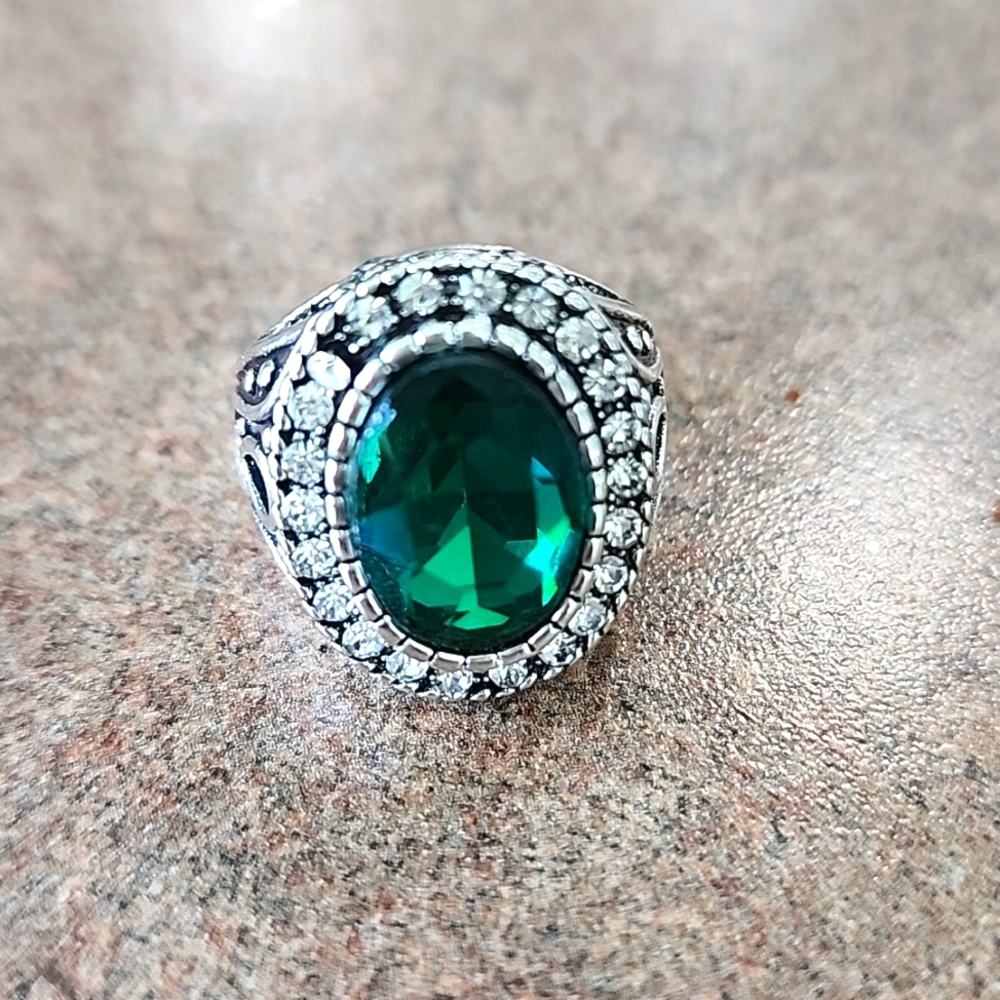 Vintage green Silver Sparly diamond Ring engagement ring,decorative ring